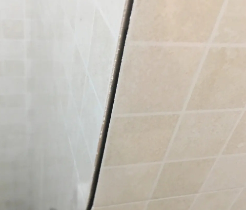 庄河瓷砖空鼓维修公司分享阳台瓷砖脱落的修复过程可以分为以下几个步骤